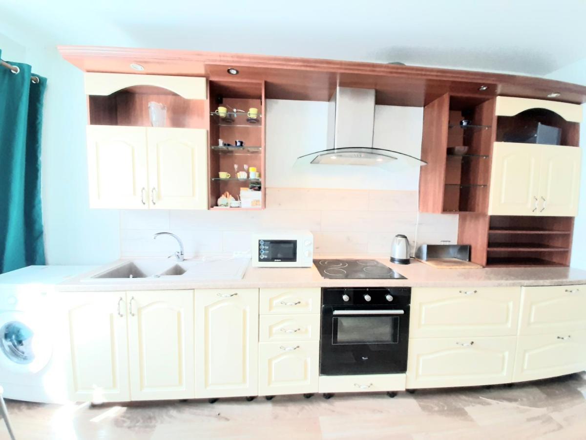 1 комнатная на позняках Apartment Kyiv